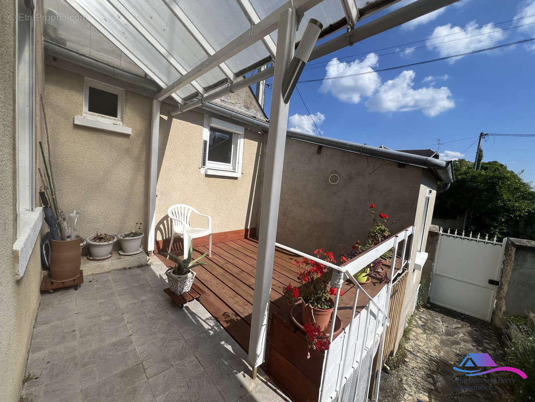 terrasse - Maison à CHATEAUMEILLANT