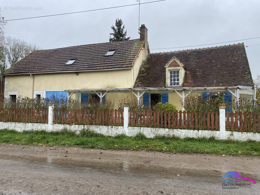 façade avant jardin clos - Maison à LE CHATELET