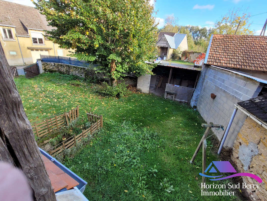 Jardin sur l&#039;avant - Maison à MONTGIVRAY