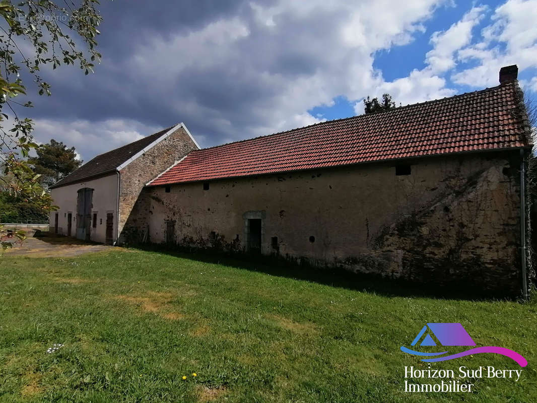 ensemble grange + maison - Maison à LIGNEROLLES