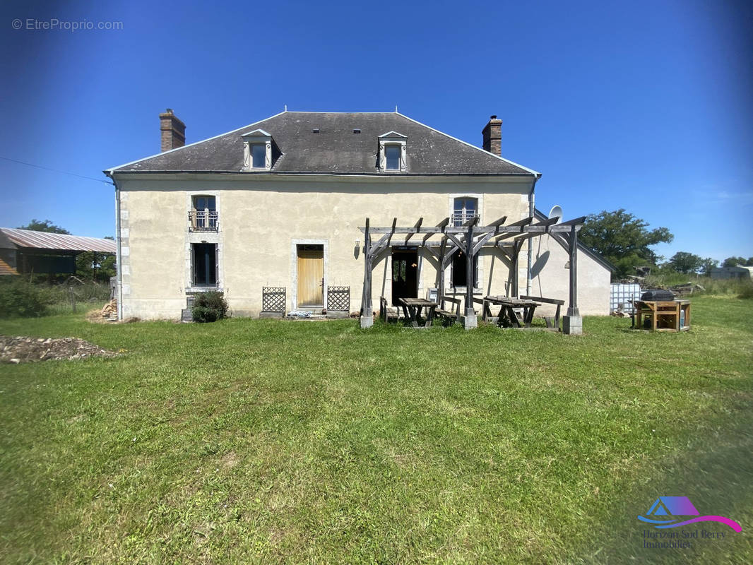 façade avant - Maison à MAISONNAIS