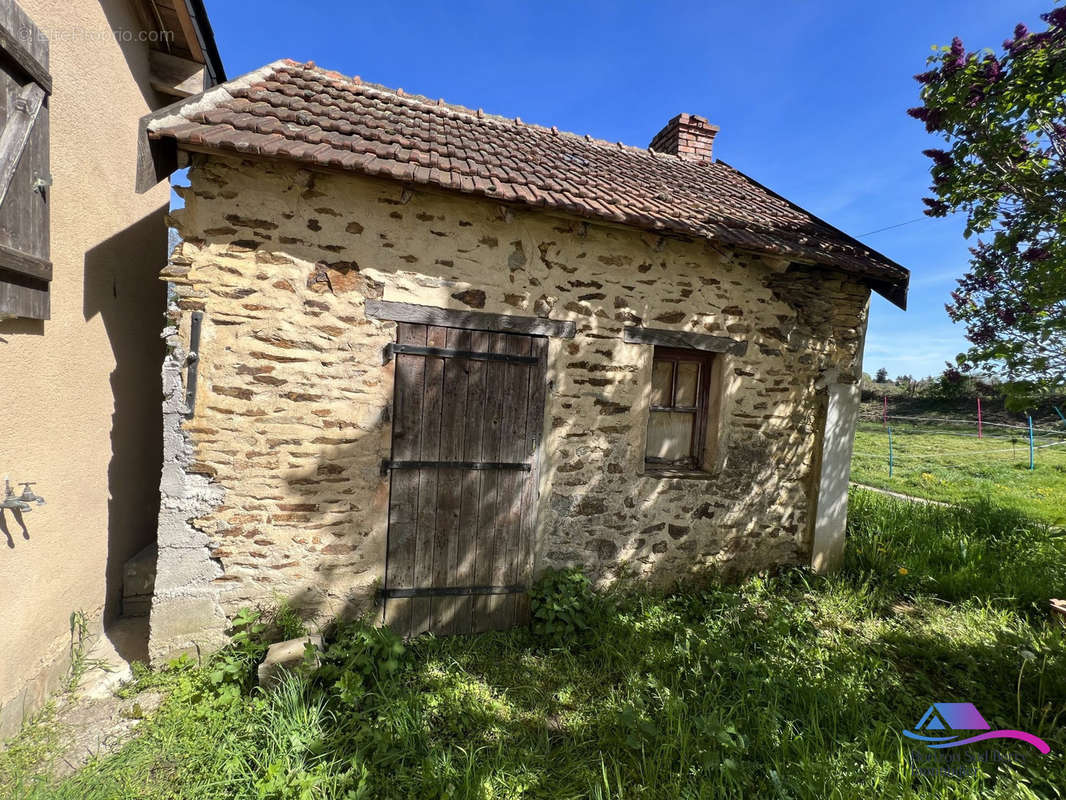 ATELIER - Maison à SAINT-PRIEST-LA-MARCHE