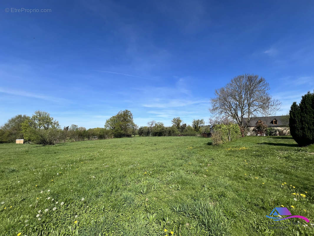 TERRAIN - Maison à SAINT-PRIEST-LA-MARCHE