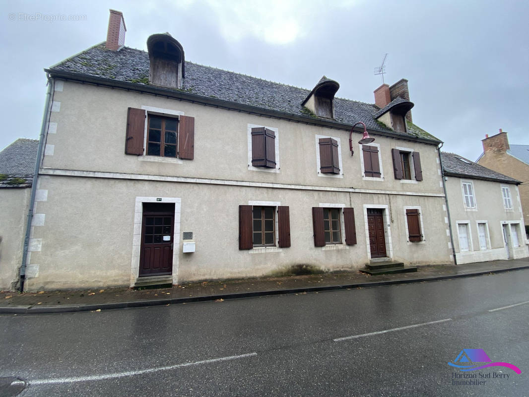 Façade Bâtiment - Maison à LE CHATELET