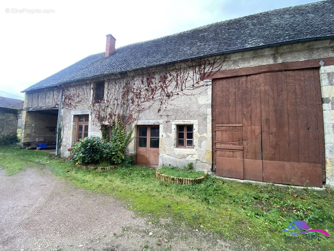 Grange et ateliers - Maison à LE CHATELET