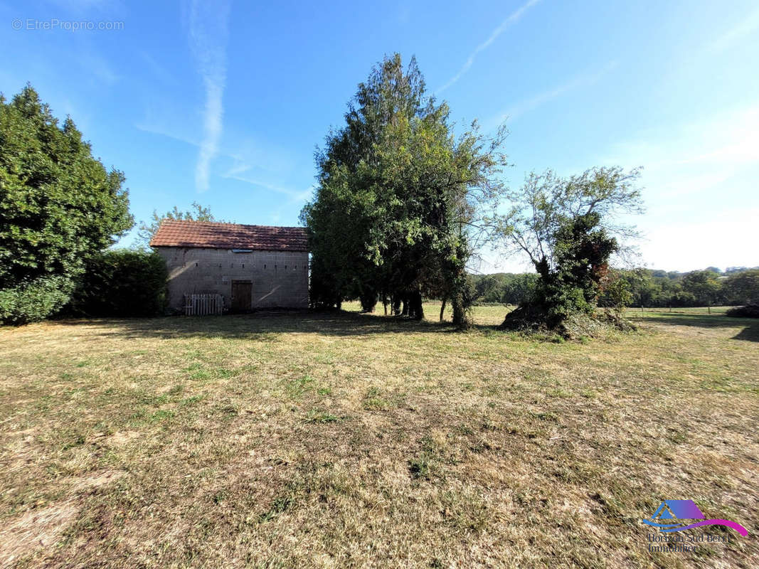 Garage - Maison à SAINT-SATURNIN