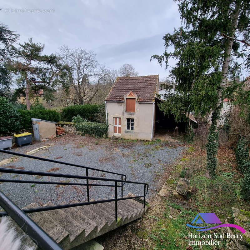 Dépendance jardin arrière - Maison à MONTGIVRAY