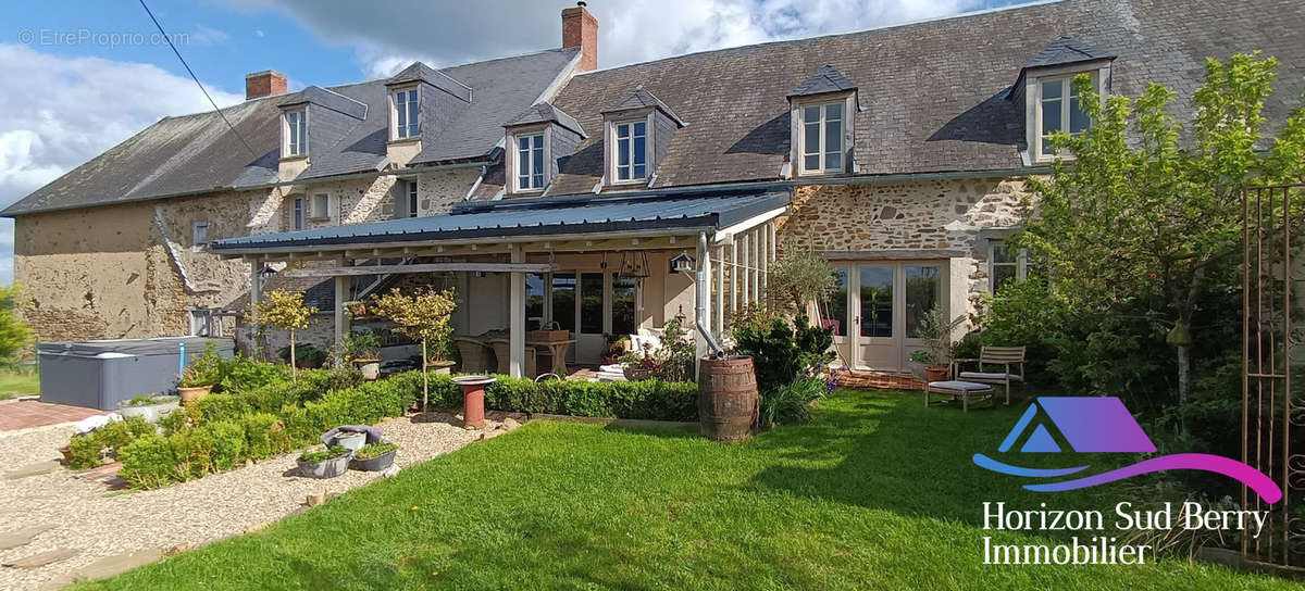 façade arrière - Maison à DUN-LE-PALESTEL