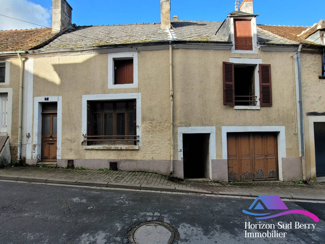 Façade avant - Maison à LA CHATRE