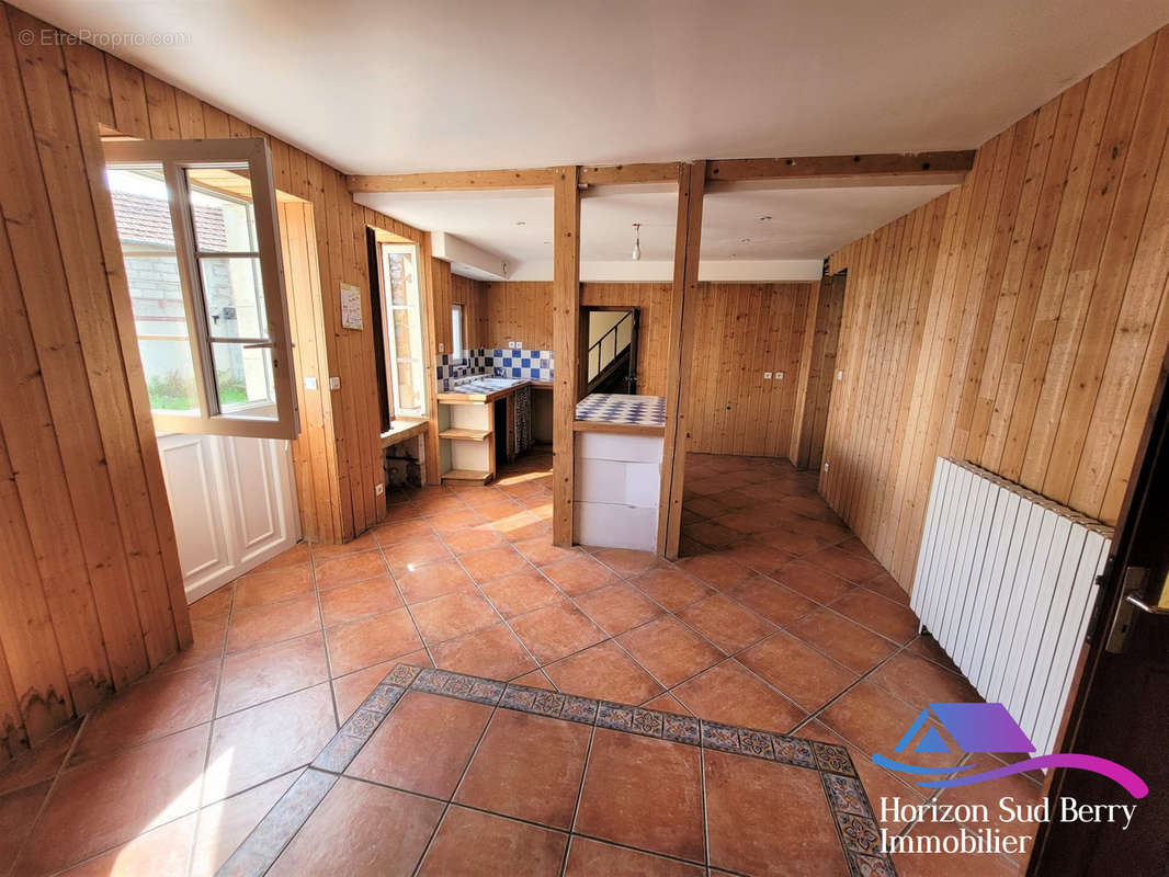 Cuisine / Salle à manger - Maison à SAINT-CHRISTOPHE-EN-BOUCHERIE