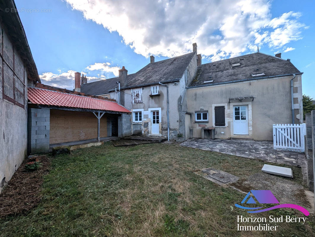 Façade arrière et jardin - Maison à SAINT-CHRISTOPHE-EN-BOUCHERIE