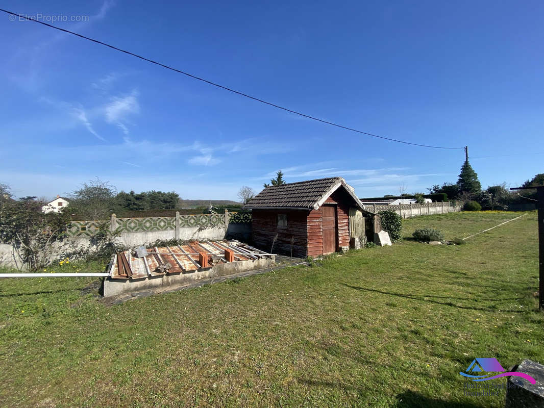 CAANON AVEC BAC RECUPERATEUR D EAU - Maison à CHATEAUMEILLANT