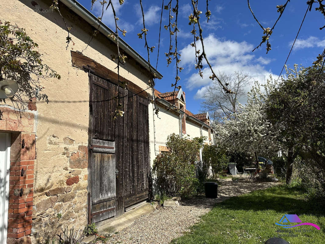 Grange - Maison à VESDUN