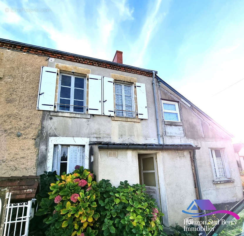 Façade arrière - Maison à SAINT-DENIS-DE-JOUHET