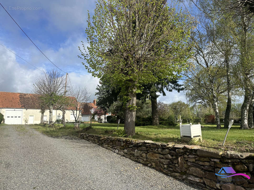 Entrée de la propriété - Maison à CHATEAUMEILLANT