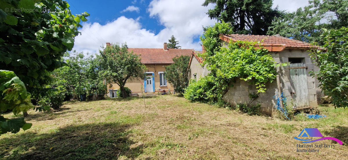 Façade - Maison à SAINT-DESIRE