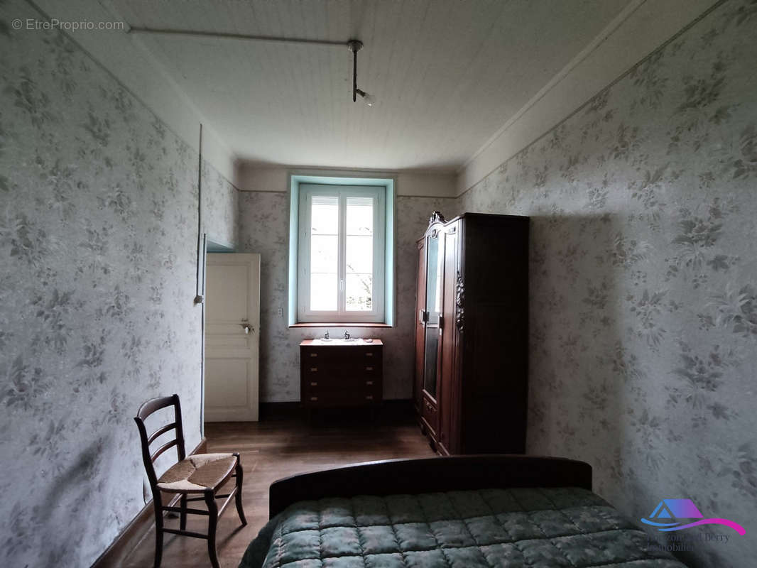 CHAMBRE - Maison à LIGNEROLLES