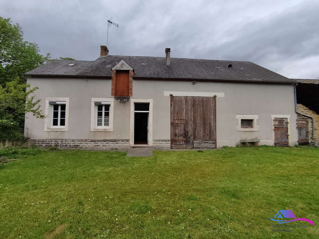 FACADE AVANT - Maison à LIGNEROLLES