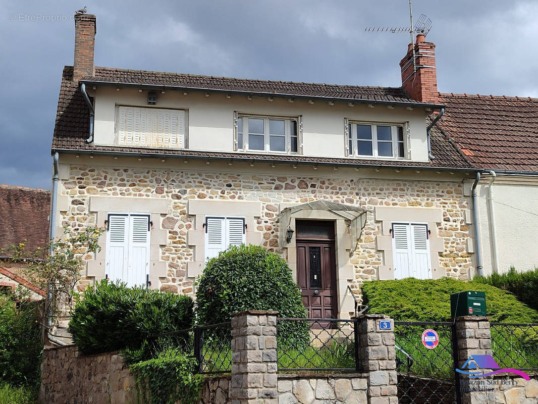 Façade avant - Maison à CHATEAUMEILLANT