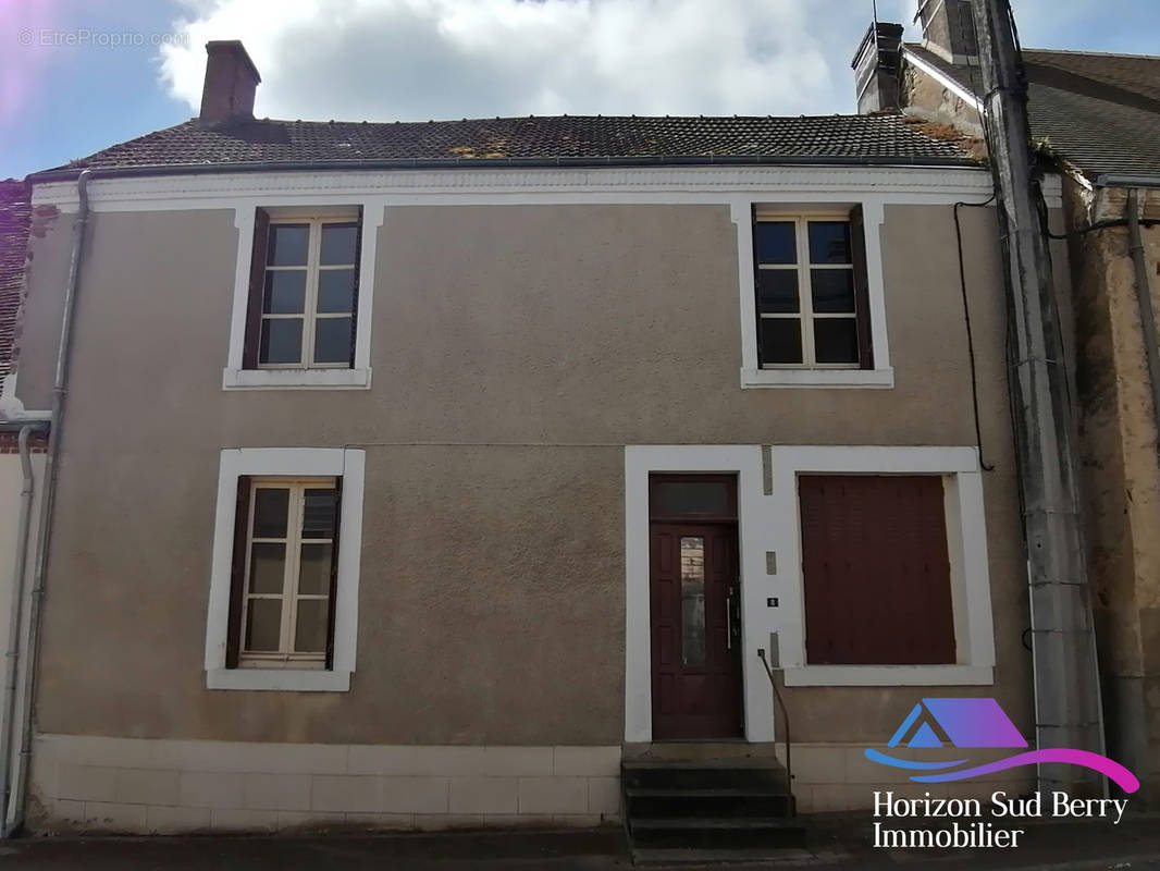 facade avant - Maison à SAINT-DENIS-DE-JOUHET