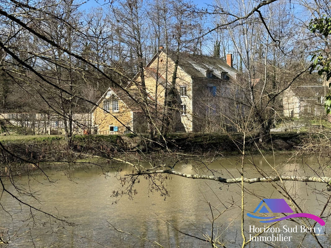 Propriété vue de l&#039;étang - Maison à SAINT-JEANVRIN