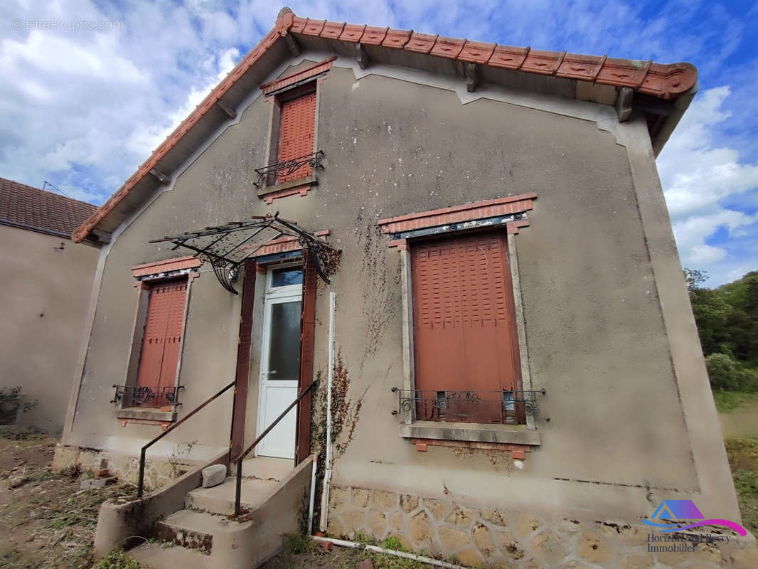 façade - Maison à SAINT-SATURNIN