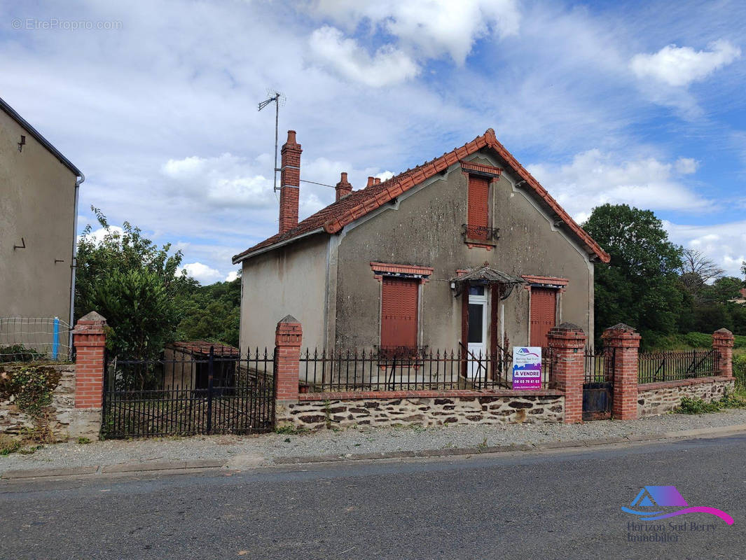 façade - Maison à SAINT-SATURNIN