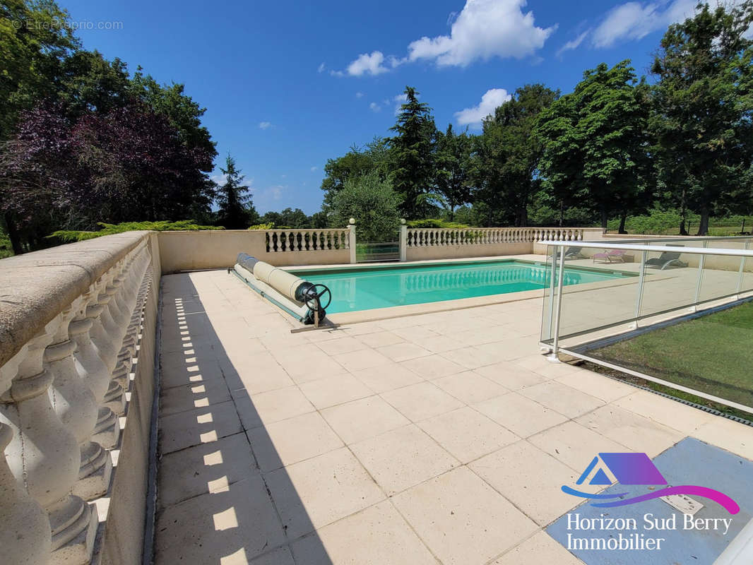 piscine - Maison à CHASSIGNOLLES