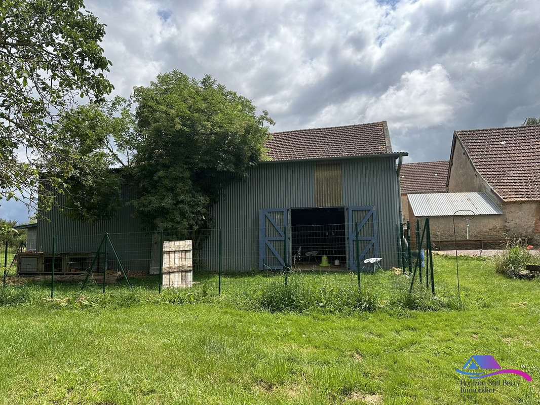 hangar - Maison à NERET