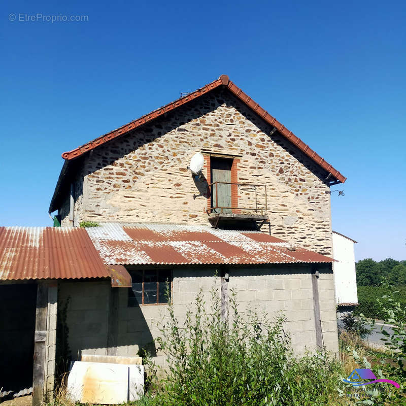 pignon avec accès grenier - Maison à PERASSAY