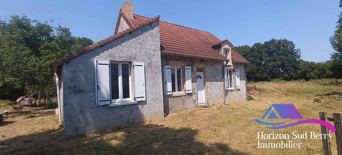 façade avant - Maison à SAINT-DENIS-DE-JOUHET