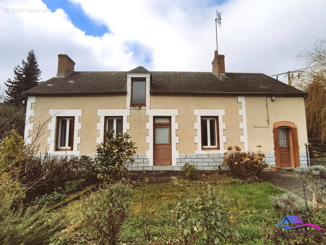 façade avant - Maison à LIGNEROLLES