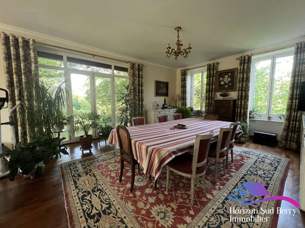 salon salle à manger - Maison à LE CHATELET