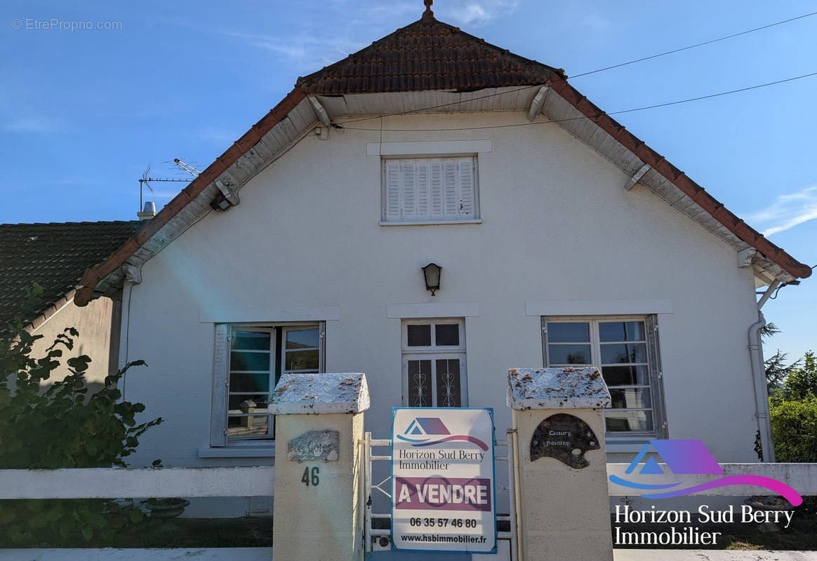 Façade avant - Maison à MONTGIVRAY