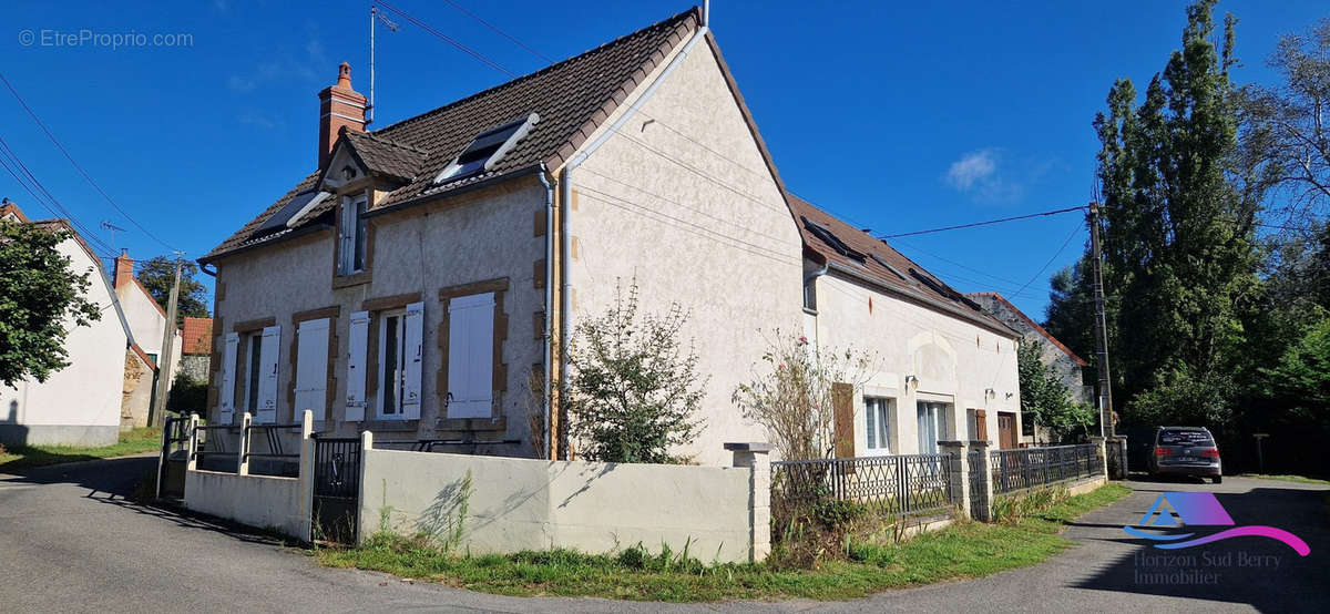 Façade - Maison à LE CHATELET