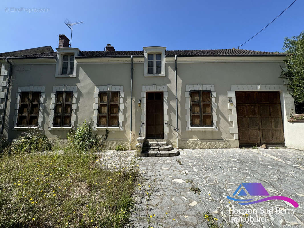 façade avant - Maison à LIGNIERES