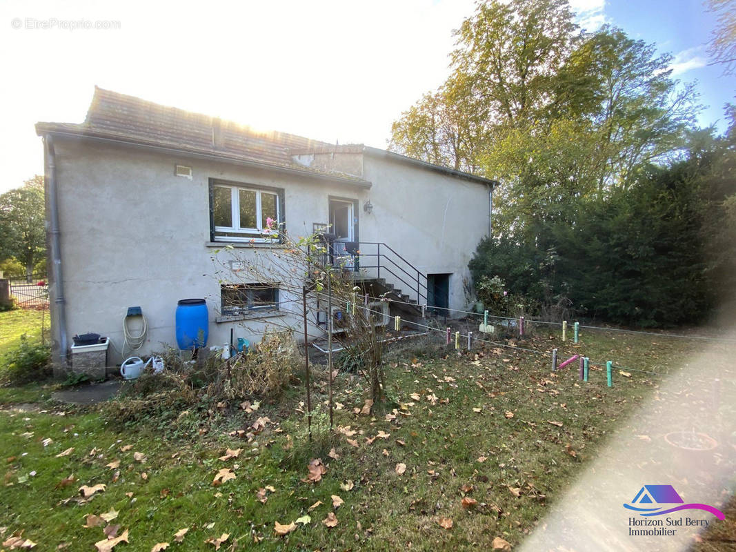 Façade arriére donnant sur le jardin - Maison à LE CHATELET