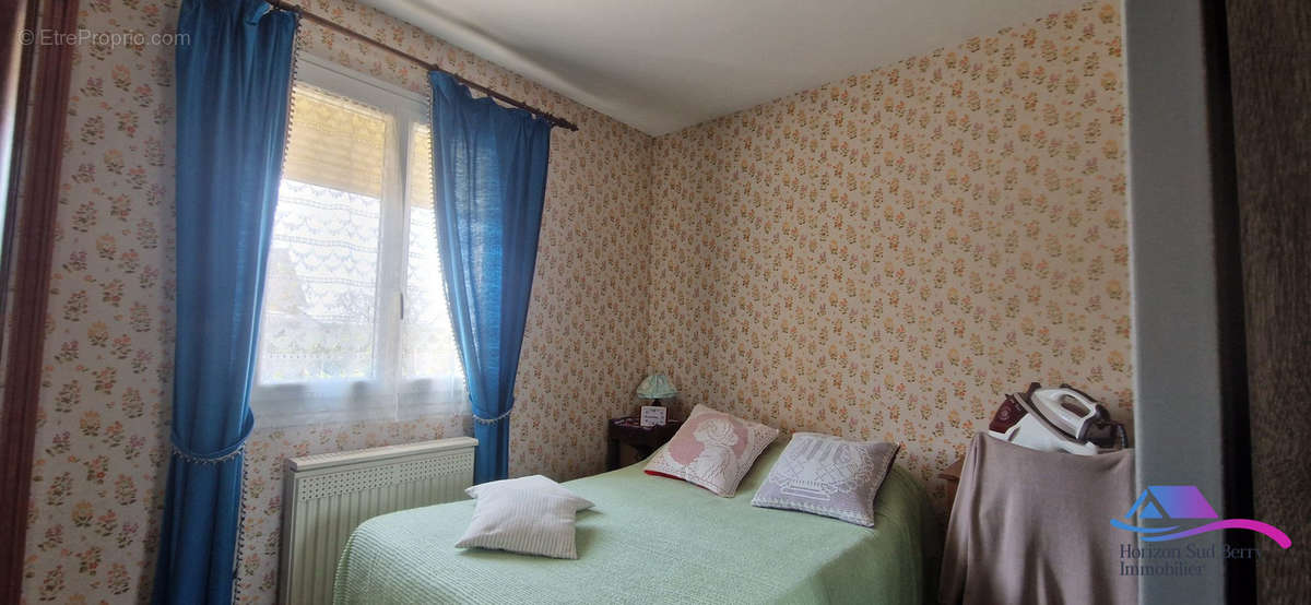 Chambre - Maison à CHATEAUMEILLANT