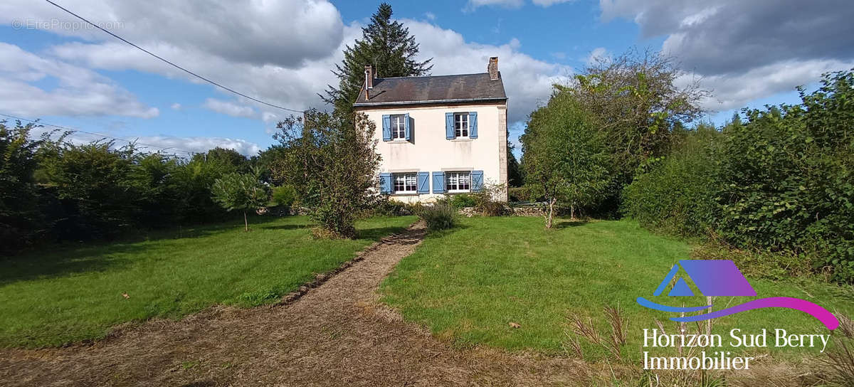 pignon - Maison à CHAMBON-SAINTE-CROIX