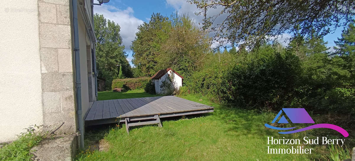 terrasse bois à l&#039;arrière  - Maison à CHAMBON-SAINTE-CROIX