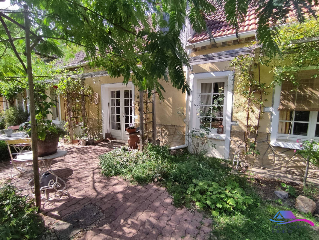 facade avant - Maison à EPINEUIL-LE-FLEURIEL