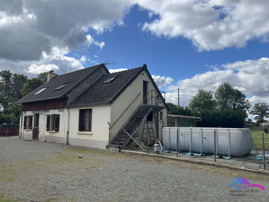 maison avec piscine hors sol - Maison à SAINT-MAUR