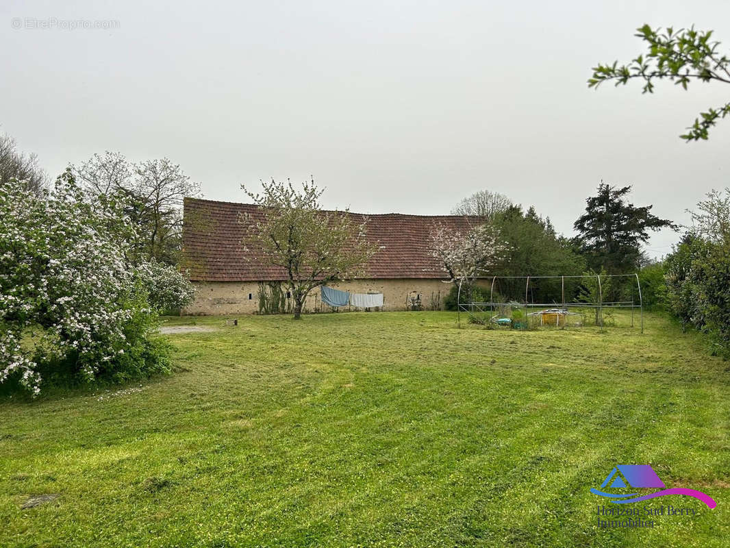 Jardin - Maison à VICQ-EXEMPLET