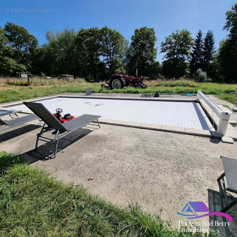 Piscine sécurisée - Maison à CLUIS