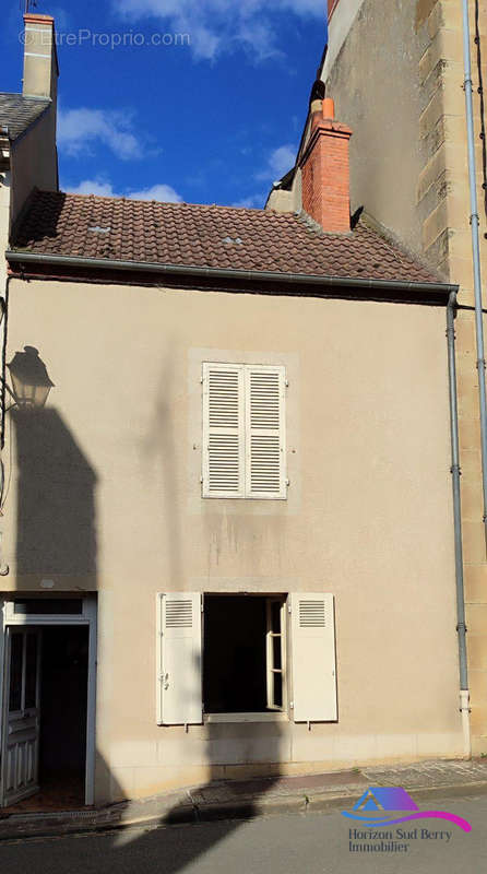 façade avant - Maison à CHATEAUMEILLANT