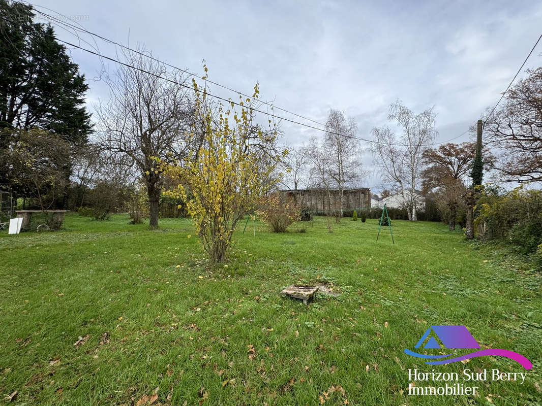 Jardin - Maison à SAINT-PIERRE-LES-BOIS