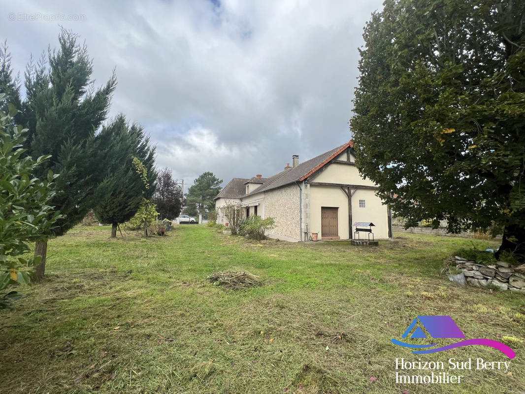 vue pignon droit - Maison à SAINT-MAUR