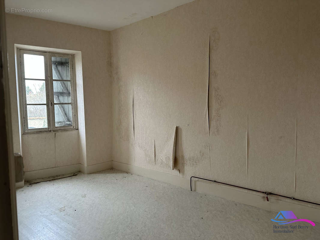 A l&#039;étage : chambre 2 de 13 m² - Appartement à CULAN