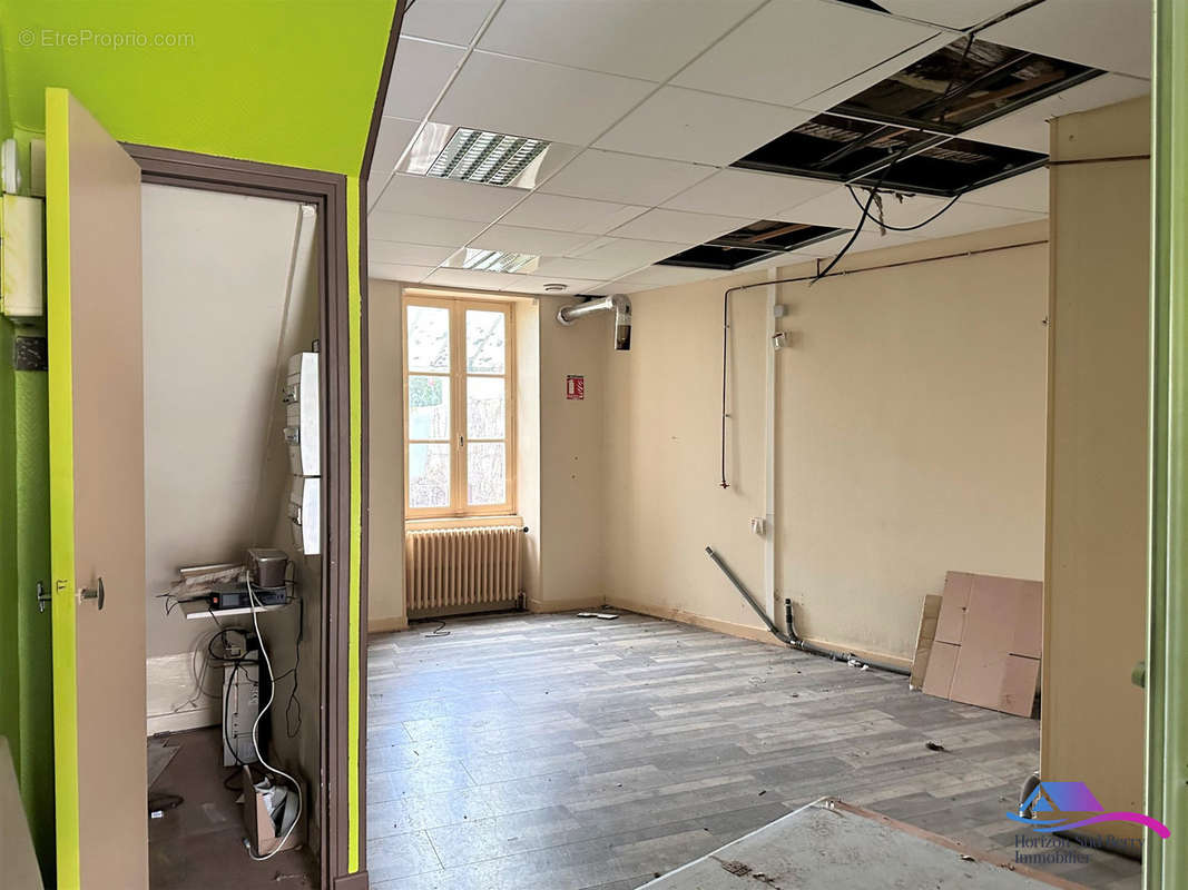 RDC: Bureau 17 m² - Appartement à CULAN