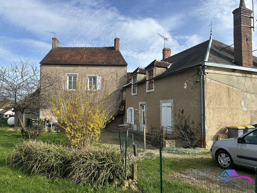 FACADE COTE JARDIN - Appartement à AINAY-LE-CHATEAU